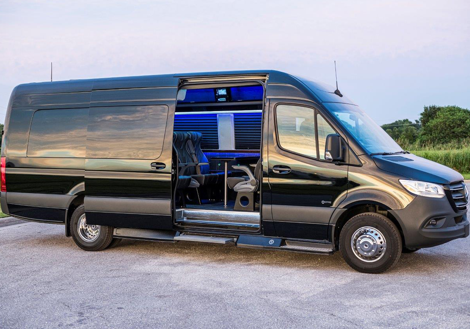 New Orleans limousine service - shuttle pic 1